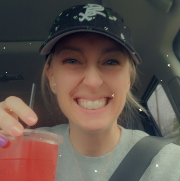 Meet your Posher, Amanda - Picture 3 of 4